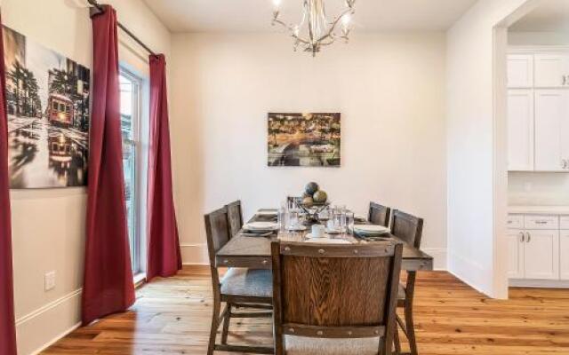 Luxury 3BR on Carondelet by Hosteeva