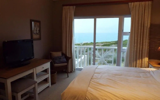 Pinnacle Point Pool Lodge