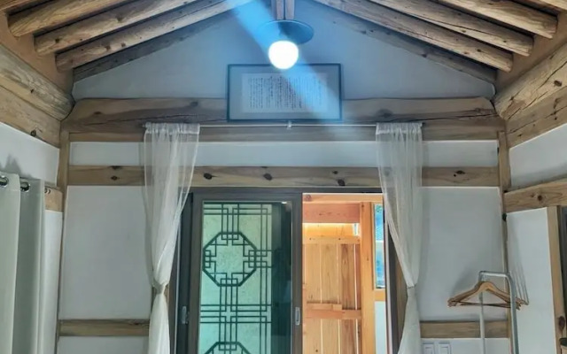 Jukrokjungsa hanokstay