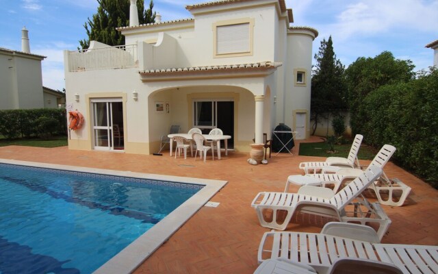 Rent Villa and Apartment in Oasis Parque Country Club, Nr. Portimao, Algarve