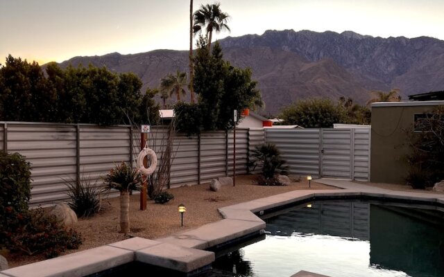 Mid Century Ranch - Private Resort-style Pool!