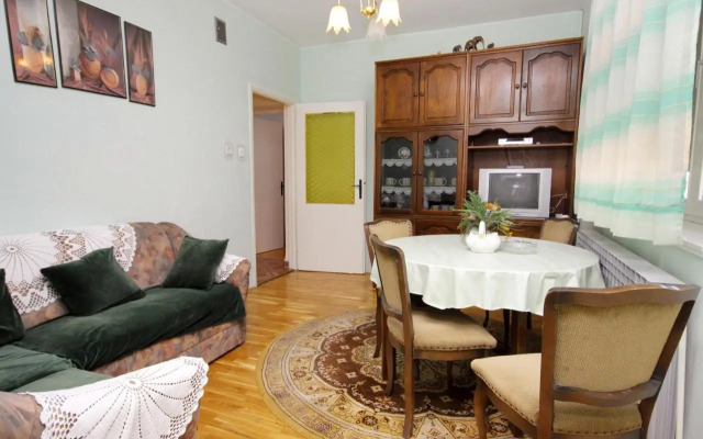 Apartments with a parking space Senj - 5572