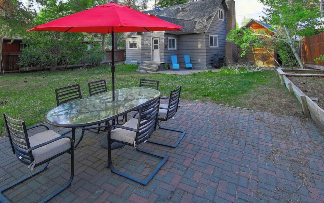 Dancing Bear Cabin Pet Friendly, Sleeps 4, Totally Cute!