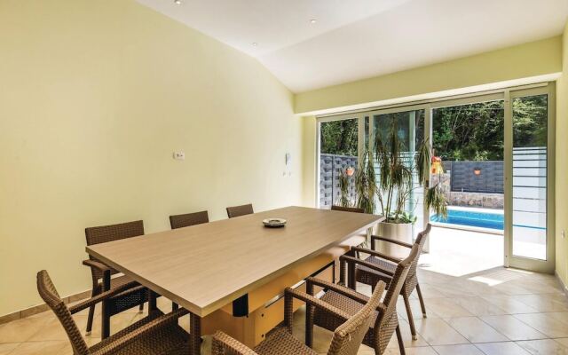 Amazing Home in Jurdani With Wifi and 4 Bedrooms
