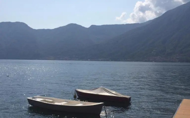 Ca' Bianca Como lake house