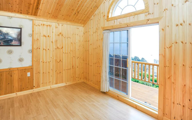 Geoje Forest Pinetree Pension