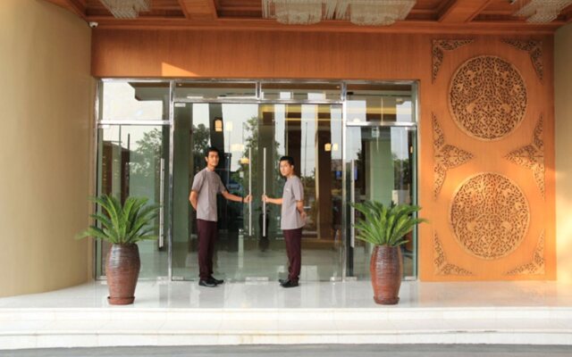Eastern Palace Hotel