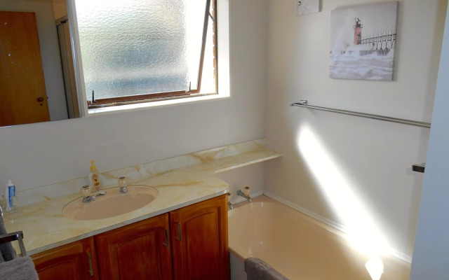 At The Mount - Mt Maunganui Holiday Home