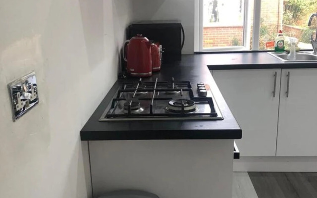 Immaculate 2-bed House in High Wycombe Hp14