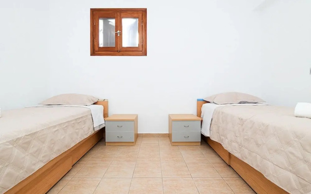 Villa Billia Cheerful 4 Bedroom Home w Ocean View