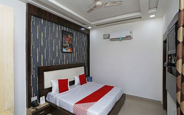 OYO 23297 Hotel Vanaya Palace