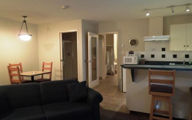 Walking Eagle Inn & Lodge