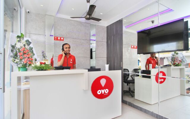 OYO 9605 Hotel Golden Inn