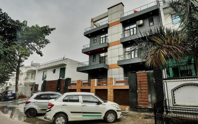 OYO Townhouse 764 Hotel Happy Keys Townhouse