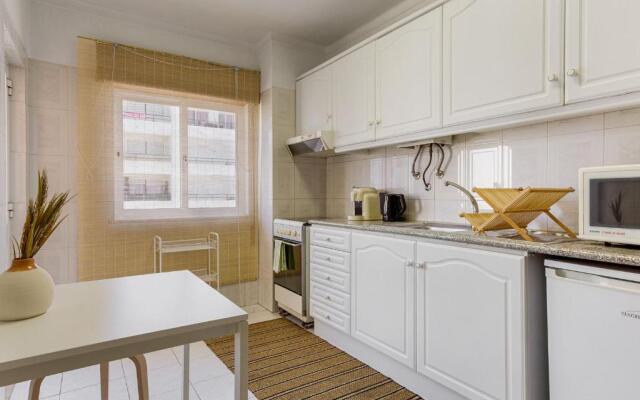 1BR Infante Flat in Quarteira by LovelyStay