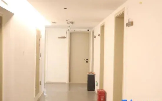 Linxiang Hotel (Ba'nan Yuhu Road Subway Station)