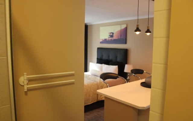Chic & Serene 1-Bed Haven in Roodepoort