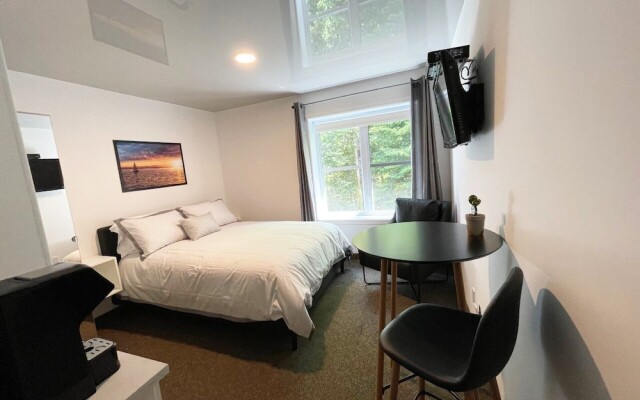 Au Sommet Du Lac Magog