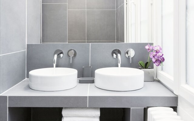 Luxury 2BDR Le Marais I by Livinparis