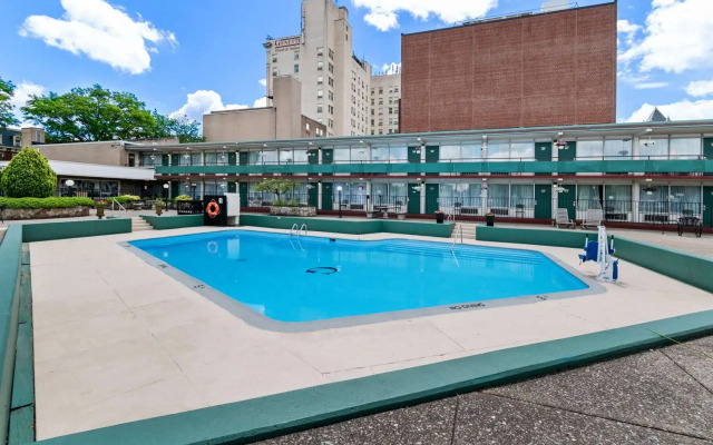 Genetti Hotel, SureStay Collection by Best Western