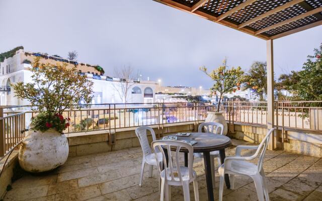 Jacuzzi & Secret Garden in David's Village by FeelHome