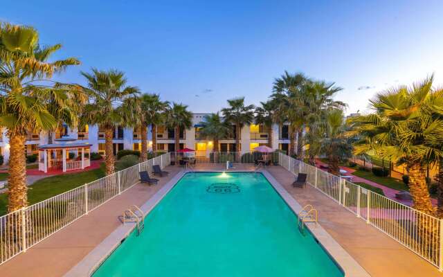 Ramada by Wyndham Kingman