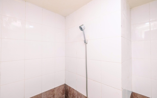 Nice And Elegant 2Br At Green Pramuka City Apartment