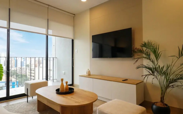 w Extraordinary 2BR With Balcony in Miraflores