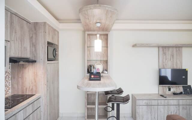 Comfort And Minimalist Studio At Amethyst Apartment