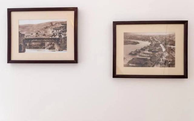 2 Bedroom Apartment Behind Opera House