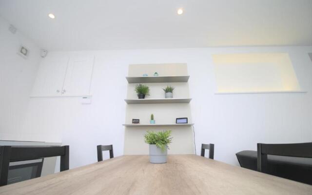 The Coach House - Free Private Parking - by PROPERTY PROMISE