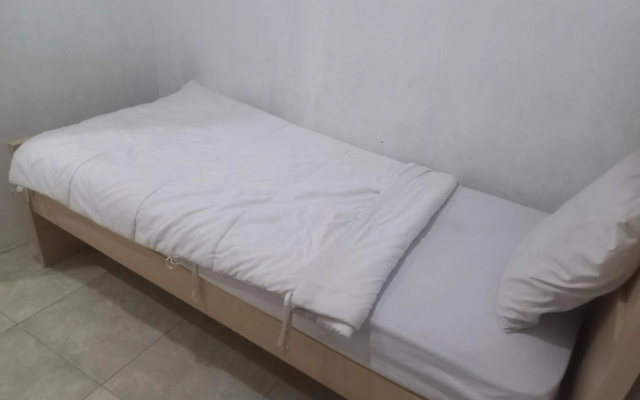 Hotel O Guest House Ayomi Syariah – Guest Rooms – Tegal