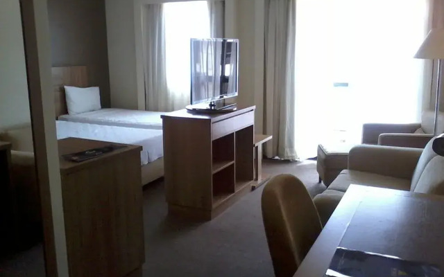 Lake Side Apart Hotel