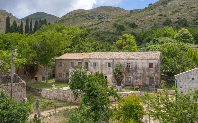 Charilaos Spiti Old Perithia