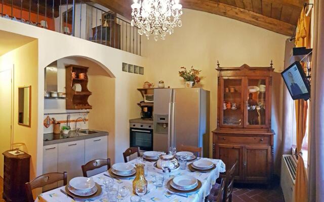 Exquisite Holiday Home in Pistoia With Swimming Pool