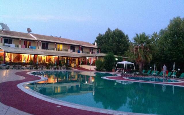 Damia Hotel & Apartments