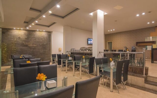 RedDoorz Premium near Paris Van Java Mall