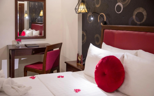 Holiday Emerald Hotel
