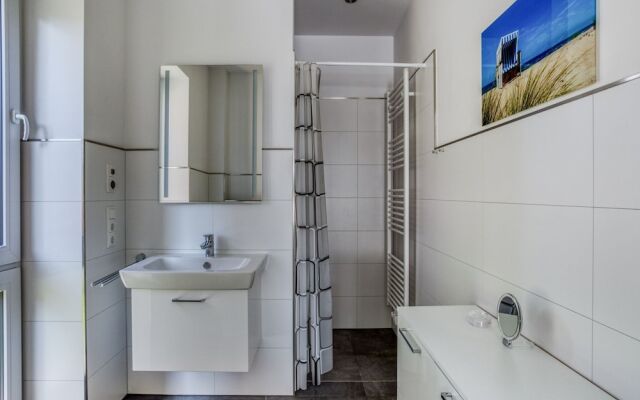 Chic Holiday Home in Varel With Balcony