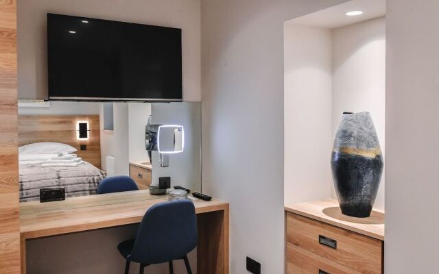 The Barclay Apartment