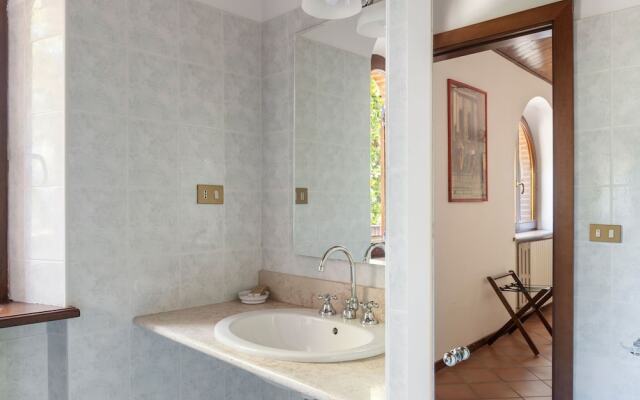 Valley-view Holiday Home in Montelparo With Pool & Garden