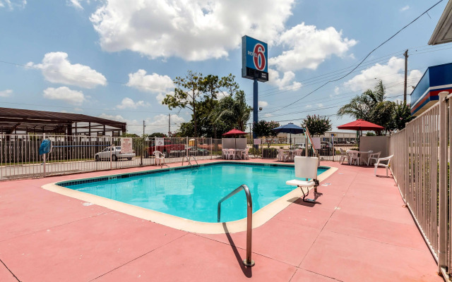 Motel 6 Victoria, TX