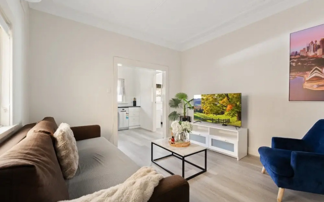 2-bed Apartment Near Manly Beach