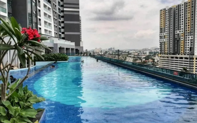 Symphony Tower Studio #2 with balcony