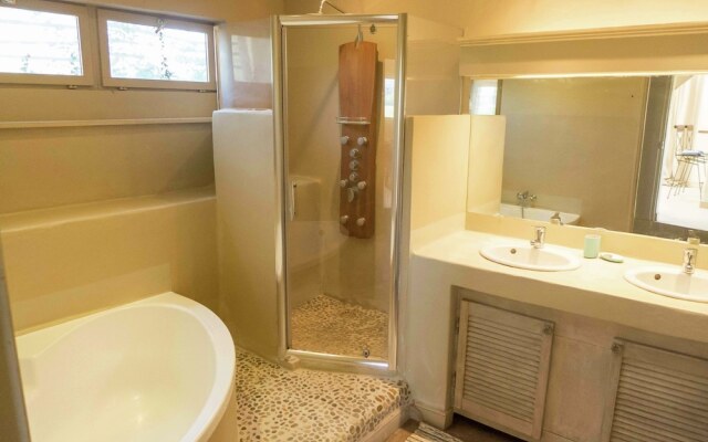 Stunning Holiday Home With Swimming Pool in Loupia