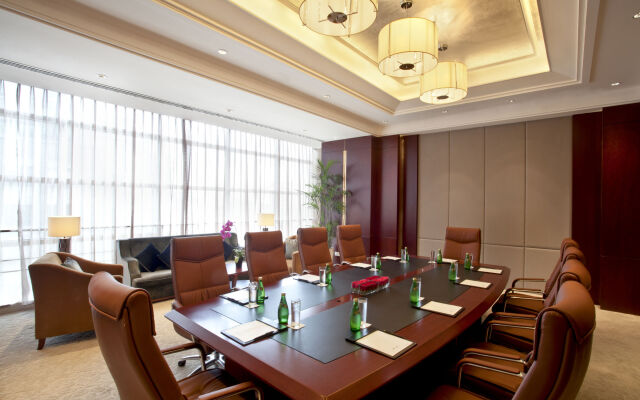 Regal Plaza Hotel & Residence Waigaoqiao