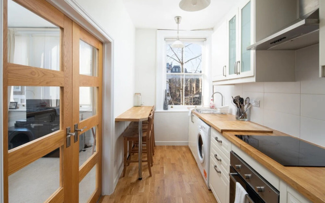 JOIVY Social Distancing for 4 in Earl's Court