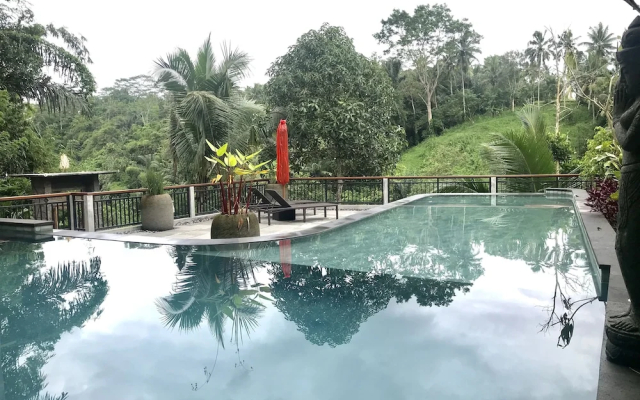 Ubud Paras Villa