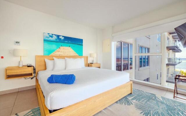 Upscale Studio City and Harbor Views Urban Oasis
