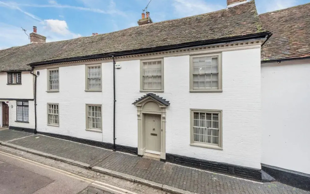 Lovely 3-bed House in West Malling, Kent